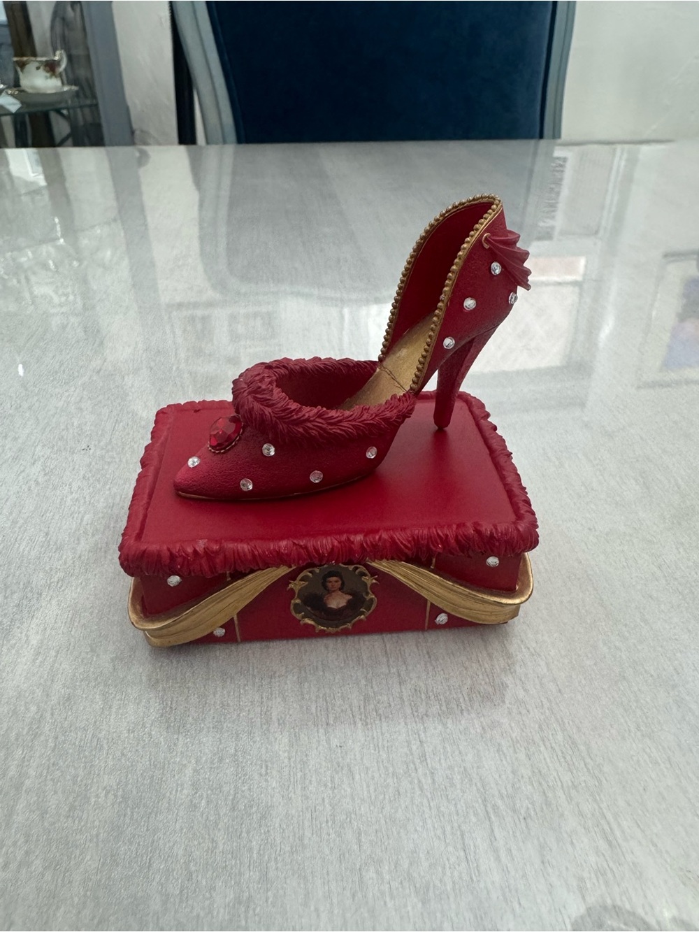 The Hamilton Collection Gone with the Wind In Step with Scarlett Shoe Figurine